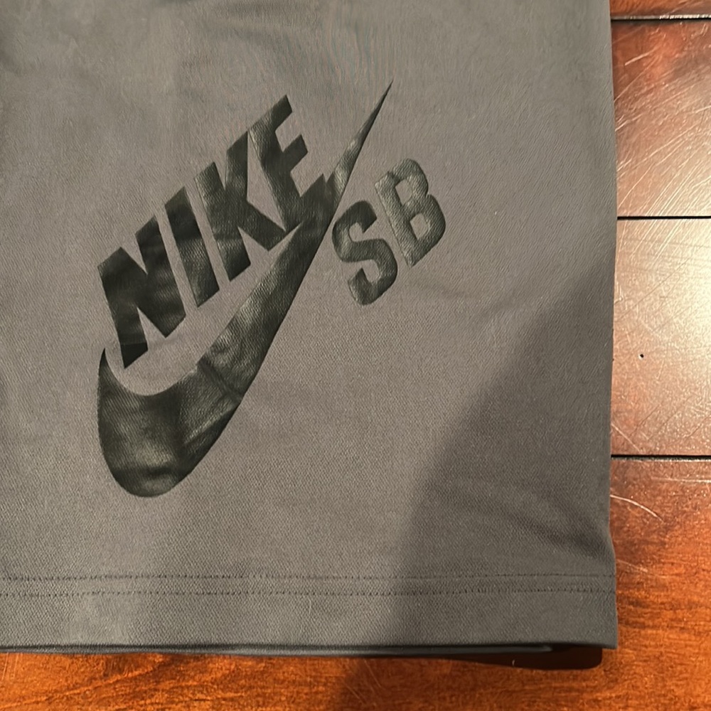 Nike Skateboard Grey & Black Shorts Size Large - Picture 6 of 10
